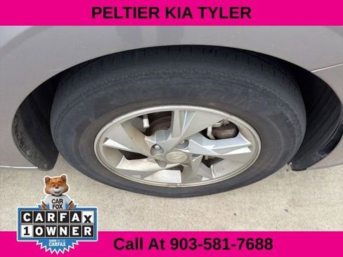 Used 2022 Hyundai Elantra SE FWD image 14