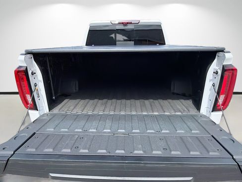Used 2025 GMC Sierra 1500 Denali w/ Technology Package AWD/4WD image 12