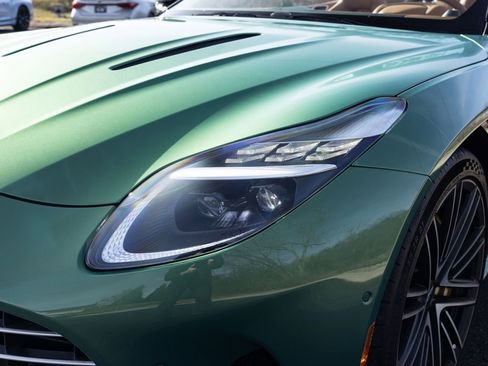 Used 2025 Aston Martin DB12 Volante image 17