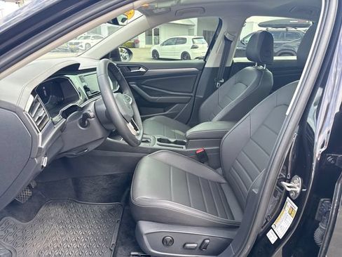 Used 2024 Volkswagen Jetta SE w/ Panoramic Sunroof Package FWD image 15