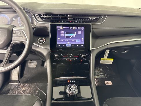 New 2025 Jeep Grand Cherokee Altitude w/ Trailer Tow Package image 25