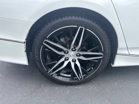 Used 2022 Honda Accord Touring image 17
