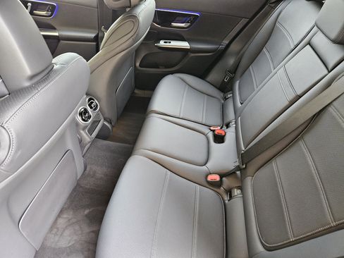 Used 2025 Mercedes-Benz GLC 300 image 30