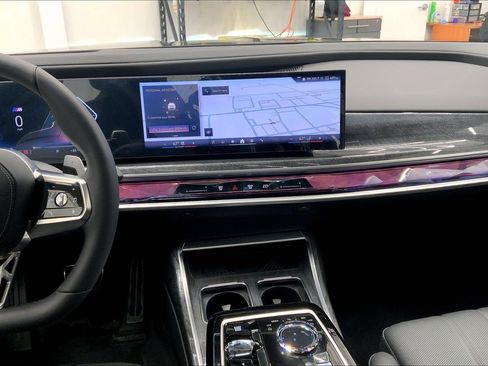 Used 2025 BMW 760i xDrive w/ Premium Package AWD/4WD image 15