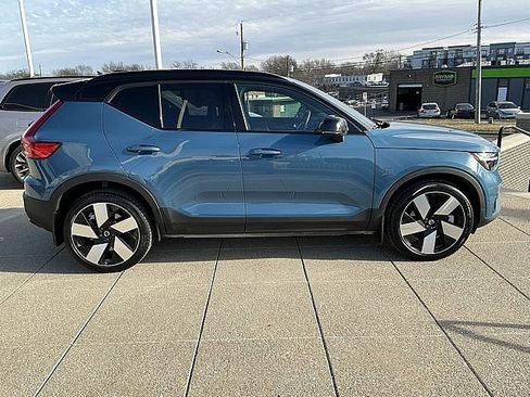Certified 2023 Volvo XC40 Recharge Ultimate image 7