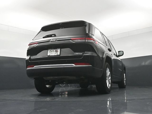Used 2023 Jeep Grand Cherokee Limited w/ Luxury Tech Group II AWD/4WD image 23