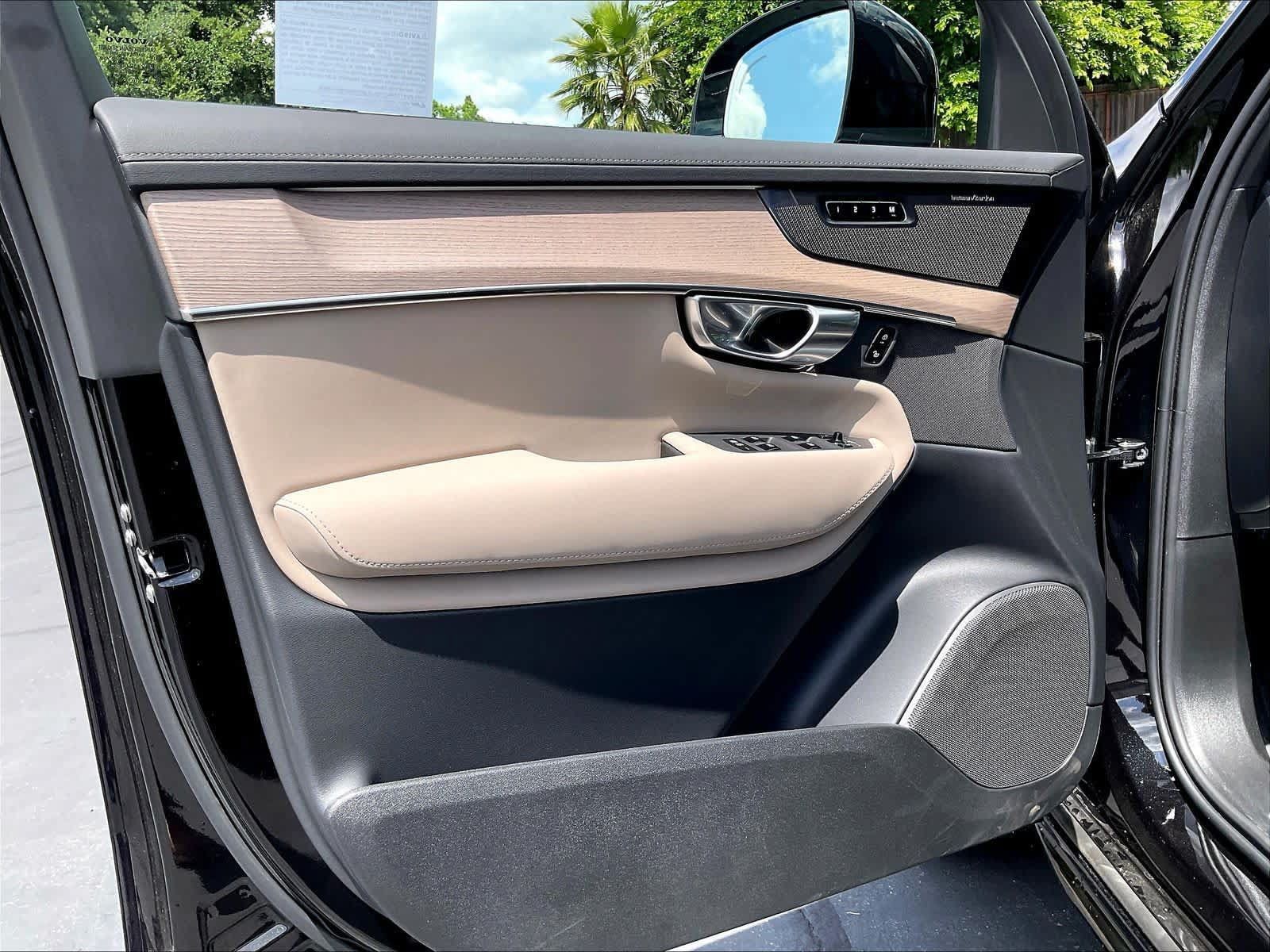 New 2026 Volvo XC90 T8 Plus w/ Protection Package Premier AWD/4WD image 24