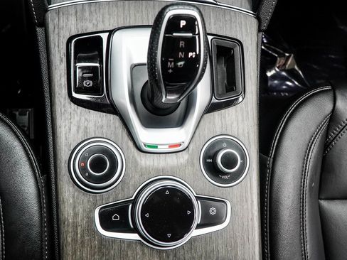 Used 2023 Alfa Romeo Stelvio Ti image 20