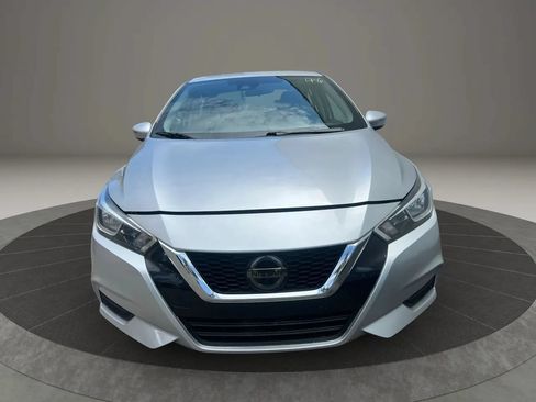 Used 2021 Nissan Versa SV FWD image 2