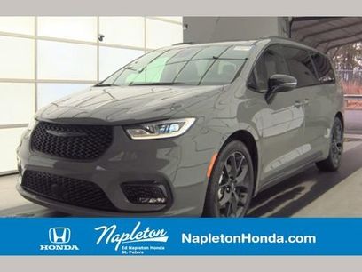 Used 2025 Chrysler Pacifica Limited