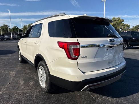 Used 2017 Ford Explorer XLT w/ Equipment Group 202A AWD/4WD image 9
