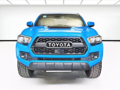 Used 2019 Toyota Tacoma TRD Pro AWD/4WD image 2