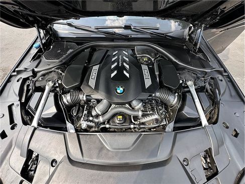 Used 2022 BMW 750Li xDrive AWD/4WD image 32