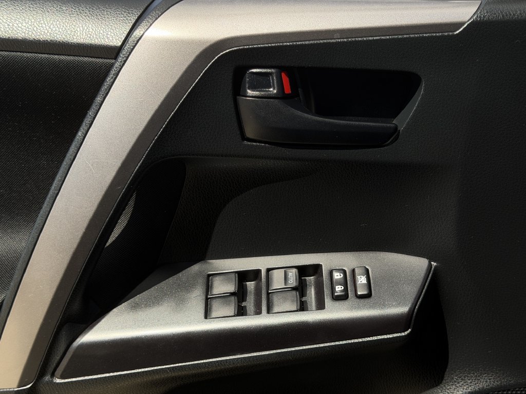 Used 2017 Toyota RAV4 LE FWD image 23