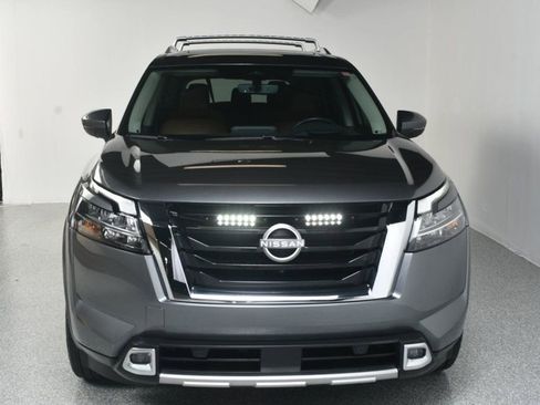 Used 2024 Nissan Pathfinder Platinum FWD image 17
