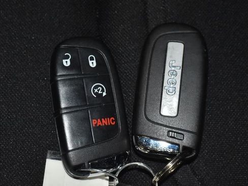 Certified 2021 Jeep Renegade Latitude w/ Luxury Group I AWD/4WD image 32