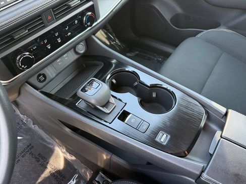 Used 2025 Nissan Rogue S FWD image 22
