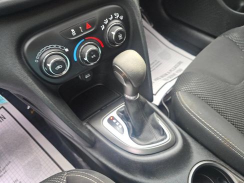 Used 2016 Dodge Dart SXT FWD image 13
