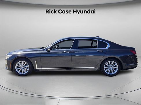 Used 2022 BMW 740i xDrive w/ Premium Package image 3