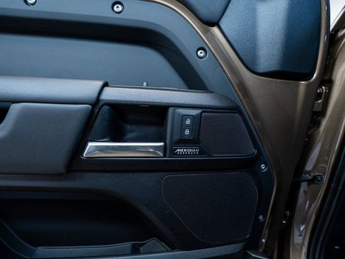 Used 2025 Land Rover Defender 110 X image 35