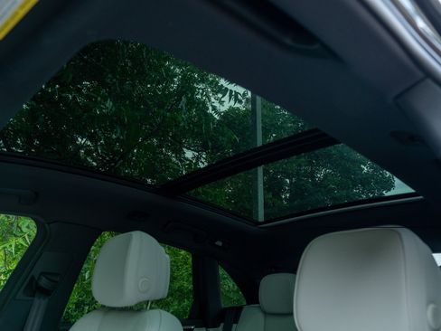 Certified 2026 Porsche Macan AWD/4WD image 31
