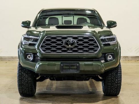 Used 2022 Toyota Tacoma TRD Sport w/ TRD Premium Sport Package AWD/4WD image 2