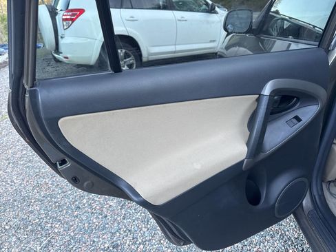 Used 2011 Toyota RAV4 4WD w/ Upgrade Value Pkg image 17