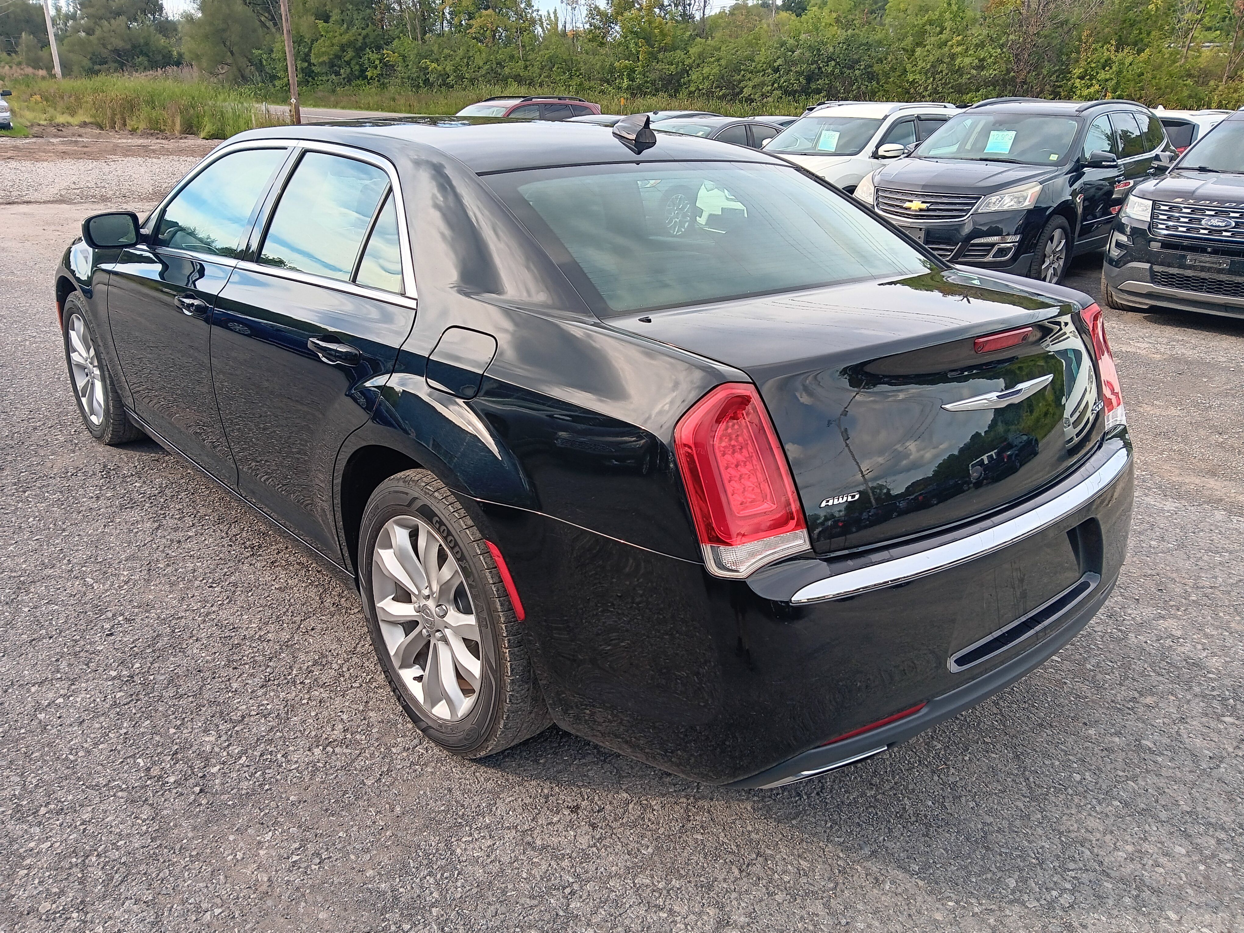 Used 2016 Chrysler 300 Limited w/ Driver Convenience Group AWD/4WD image 3
