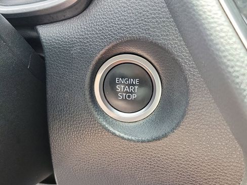 Used 2022 Toyota Corolla Cross XLE w/ Convenience Package FWD image 31