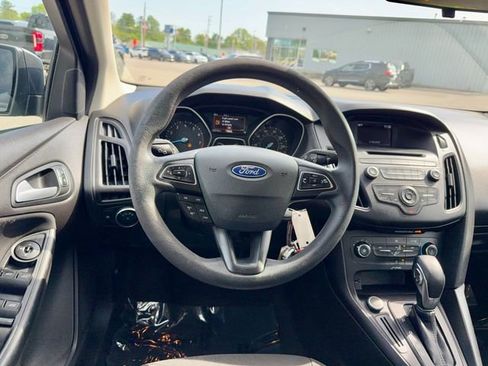 Used 2017 Ford Focus SE FWD image 14