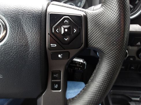 Used 2020 Toyota Tacoma TRD Off-Road w/ Technology Package image 16