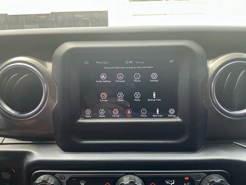 Used 2019 Jeep Wrangler Unlimited Sahara w/ Safety Group AWD/4WD image 26