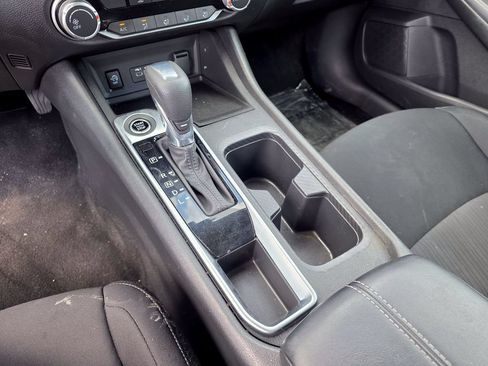 Used 2024 Nissan Sentra SV FWD image 20