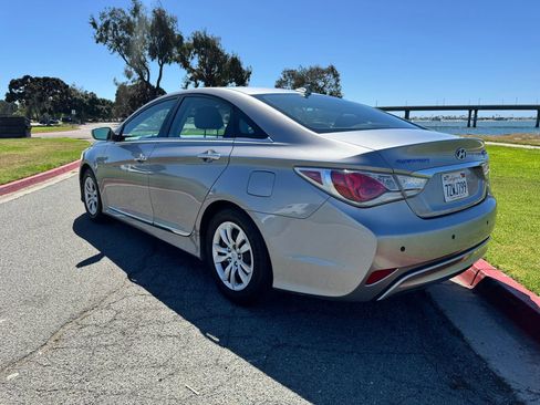 Used 2012 Hyundai Sonata Hybrid w/ Leather Pkg FWD image 3