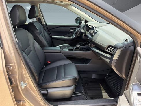 Used 2024 Nissan Rogue SV w/ SV Premium Package FWD image 23