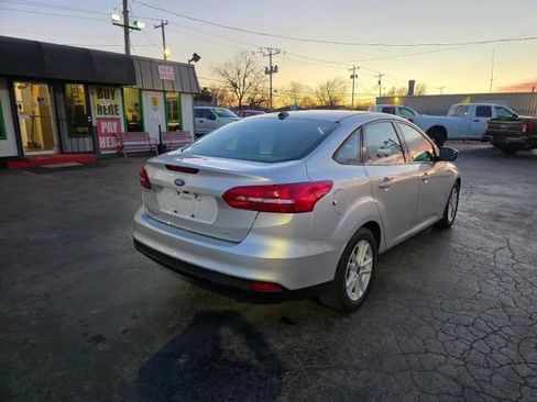 Used 2018 Ford Focus SE FWD image 3