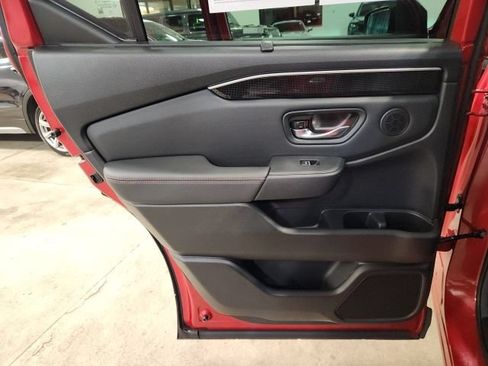Certified 2025 Honda Pilot Black Edition image 26