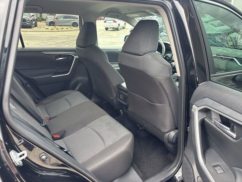 Used 2025 Toyota RAV4 XLE AWD/4WD image 11