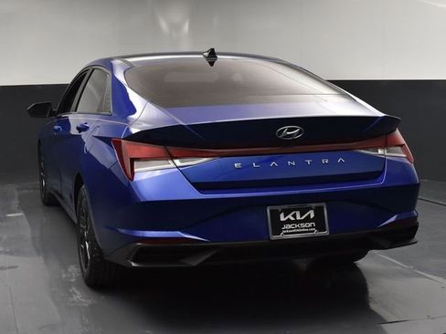 Used 2021 Hyundai Elantra SEL w/ Convenience Package FWD image 6