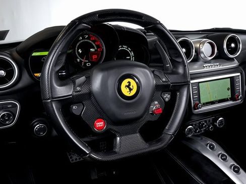 Used 2016 Ferrari California T image 33