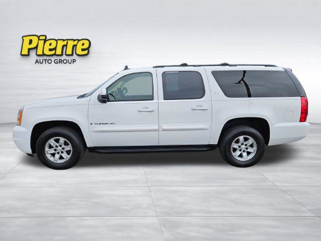 Used 2007 GMC Yukon XL SLT w/ SLT Preferred Equipment Group AWD/4WD image 2