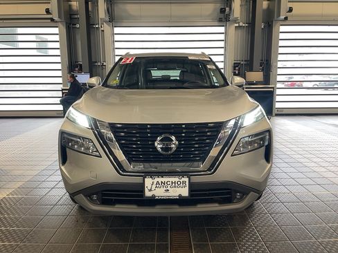 Used 2021 Nissan Rogue SL image 2