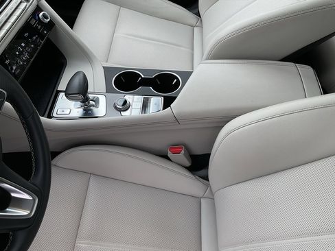 Used 2025 Genesis G70 2.5T image 34