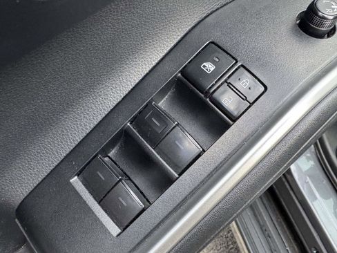 Used 2020 Toyota Highlander XLE image 16