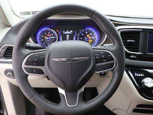 Used 2023 Chrysler Voyager LX FWD image 16