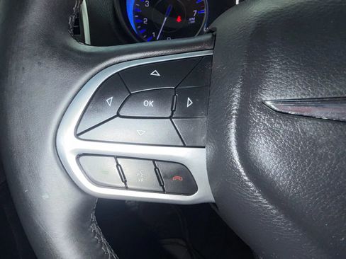 Used 2018 Chrysler 300 Touring w/ Chrome Appearance Package image 13