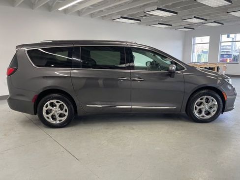 Used 2021 Chrysler Pacifica Limited w/ Premium & Safety Sphere Group AWD/4WD image 15