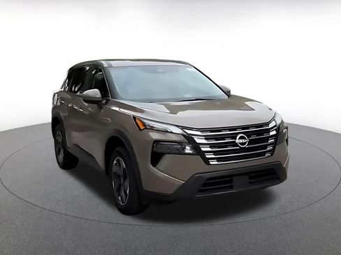 Used 2025 Nissan Rogue SV image 3