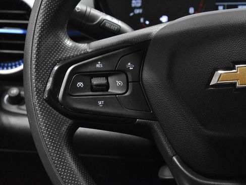Used 2024 Chevrolet Trax LS w/ LS Convenience Package FWD image 9