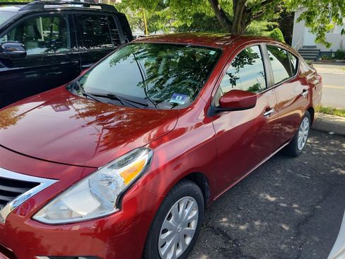 Used 2019 Nissan Versa SV FWD image 1
